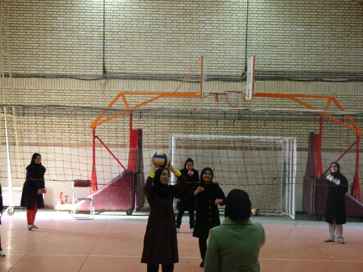 برگزاری مسابقه والیبال به مناسبت گرامیداشت روز دانشجو