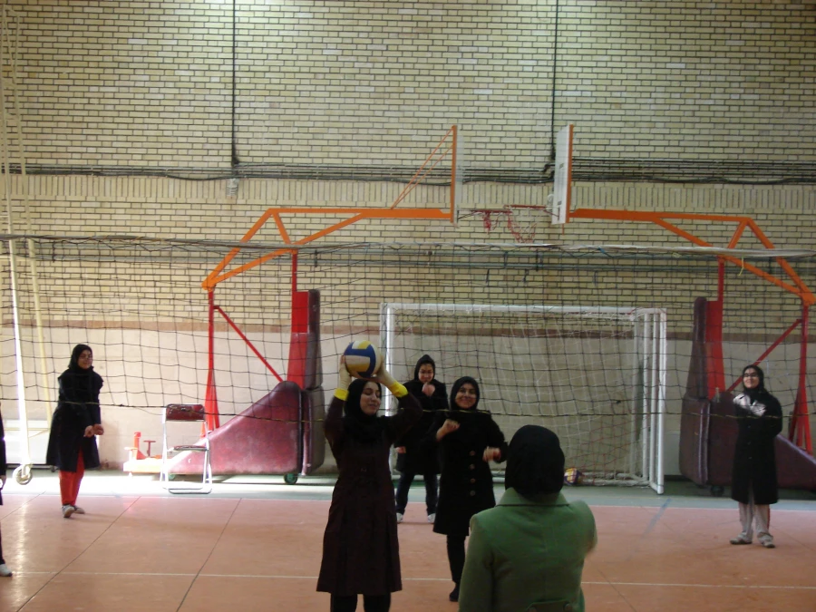 برگزاری مسابقه والیبال به مناسبت گرامیداشت روز دانشجو