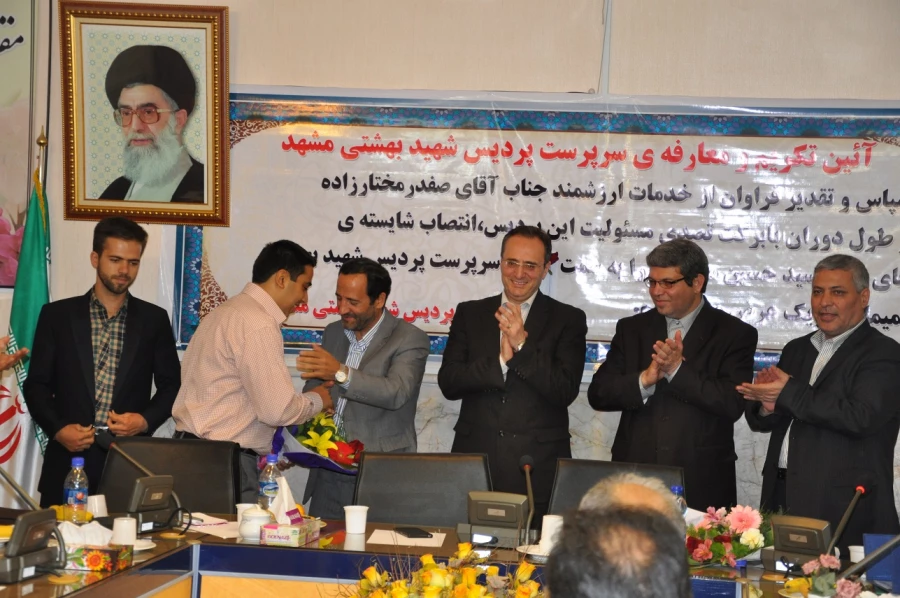 دکتر مهر محمدی در آیین معارفه ی سرپرست پردیس شهید بهشتی مشهد:

ایجاد فرصت های آزاد اندیشی دانشجو معلمان، از مطالبات جدی دانشگاه فرهنگیان است 3