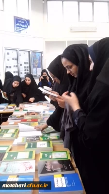 بازدید جمعی از دانشجویان ازنمایشگاه تحصصی کتاب و نشریات وزارت امور خارجه