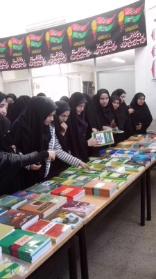 بازدید جمعی از دانشجویان ازنمایشگاه تحصصی کتاب و نشریات وزارت امور خارجه   3