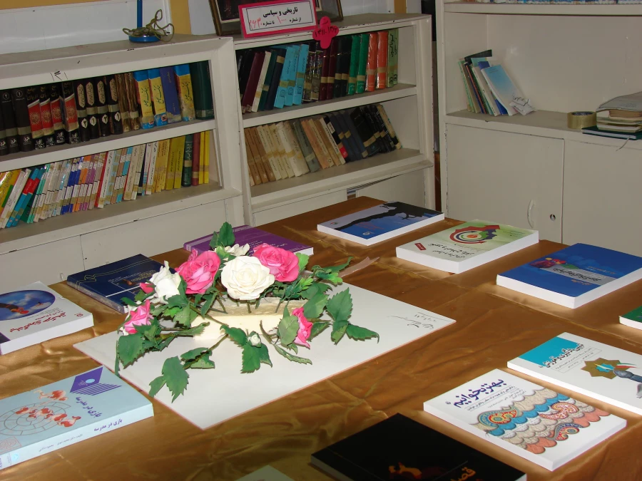 برگزاری نمایشگاه کتاب به مناسبت هفته کتاب و کتابخوانی 4