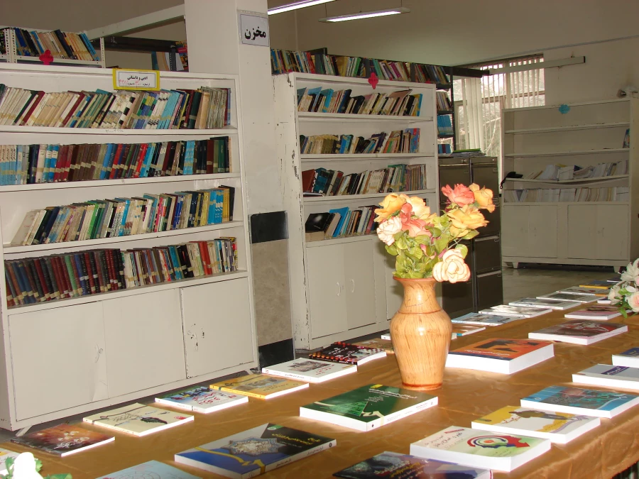 برگزاری نمایشگاه کتاب به مناسبت هفته کتاب و کتابخوانی 5