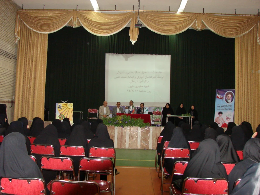 نشست تحلیل مسائل علمی و آموزشی با حضور مسئولین و دانشجو معلمان مرکز 6