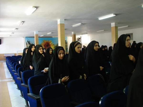 برگزاری نشست با عنوان

 « تبیین اندیشه های بنیانگذار جمهری اسلامی ایران حضرت امام خمینی(ره) »  4