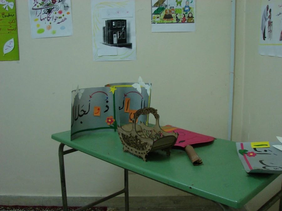 برپایی نمایشگاه آثار دستی و هنری دانشجویان 3