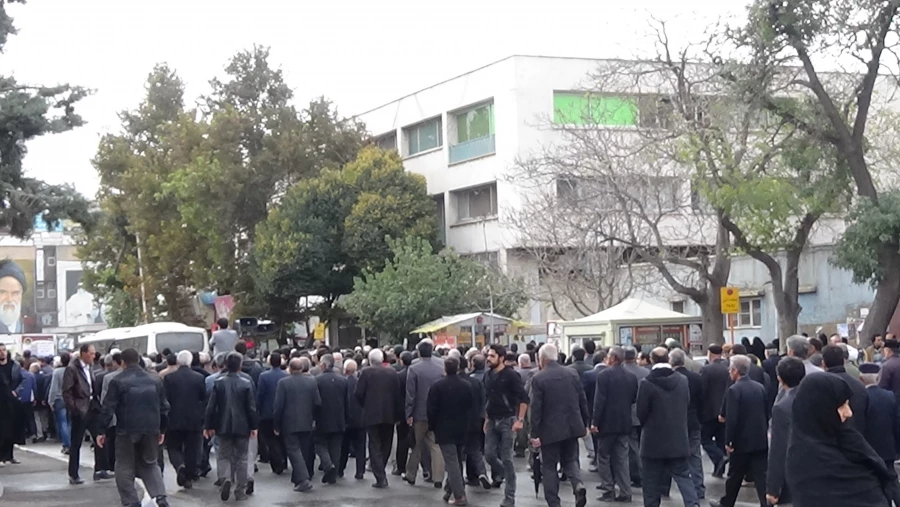 حضور دانشجویان وکارکنان مرکز در مراسم تشیع پیکر مهاجر الی الله حاج میثم کاظمی 2