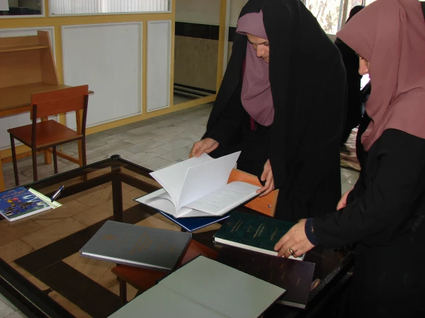 بازدید دبیران مدرسه فاطمیه از کتابخانه مرکز آموزش عالی شهید مطهری خوی 3