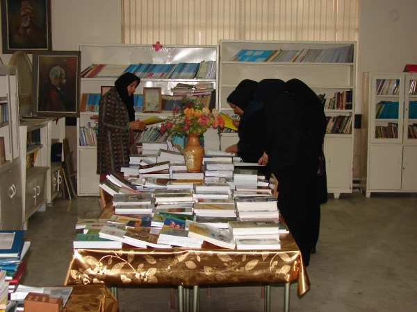 بازدید دبیران مدرسه فاطمیه از کتابخانه مرکز آموزش عالی شهید مطهری خوی 4