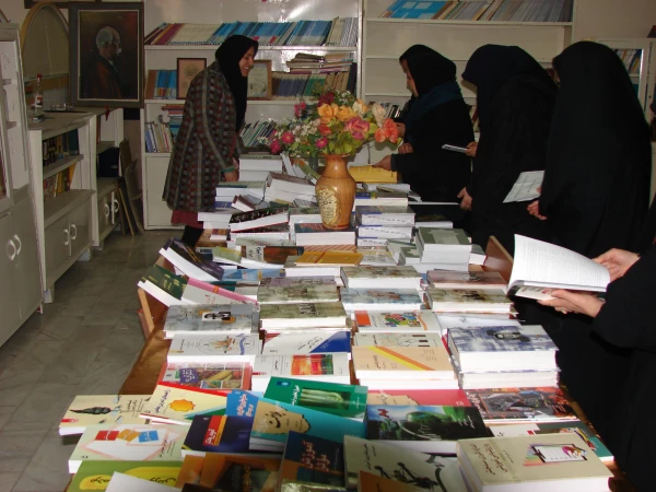 بازدید دبیران مدرسه فاطمیه از کتابخانه مرکز آموزش عالی شهید مطهری خوی 5