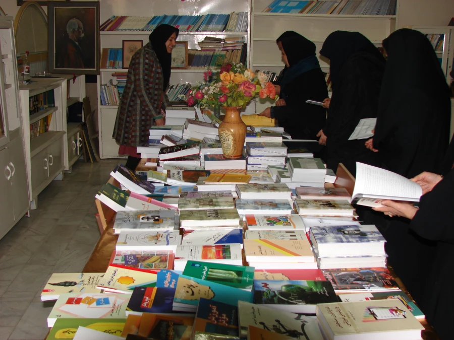 بازدید دبیران مدرسه فاطمیه از کتابخانه مرکز آموزش عالی شهید مطهری خوی 5