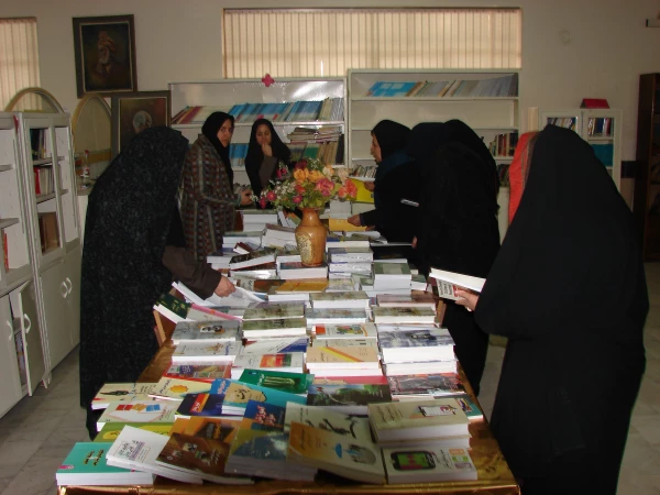 بازدید دبیران مدرسه فاطمیه از کتابخانه مرکز آموزش عالی شهید مطهری خوی 6
