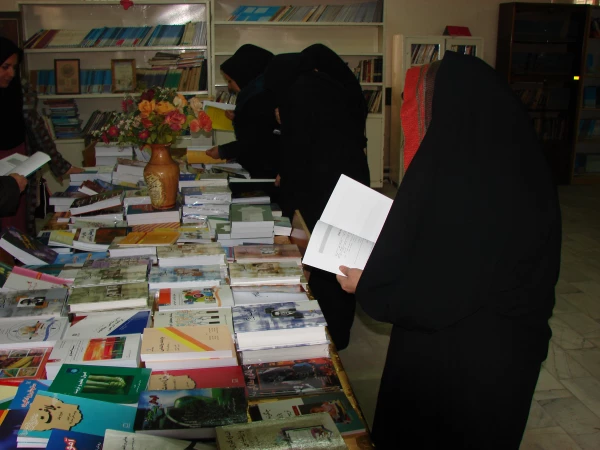 بازدید دبیران مدرسه فاطمیه از کتابخانه مرکز آموزش عالی شهید مطهری خوی 7