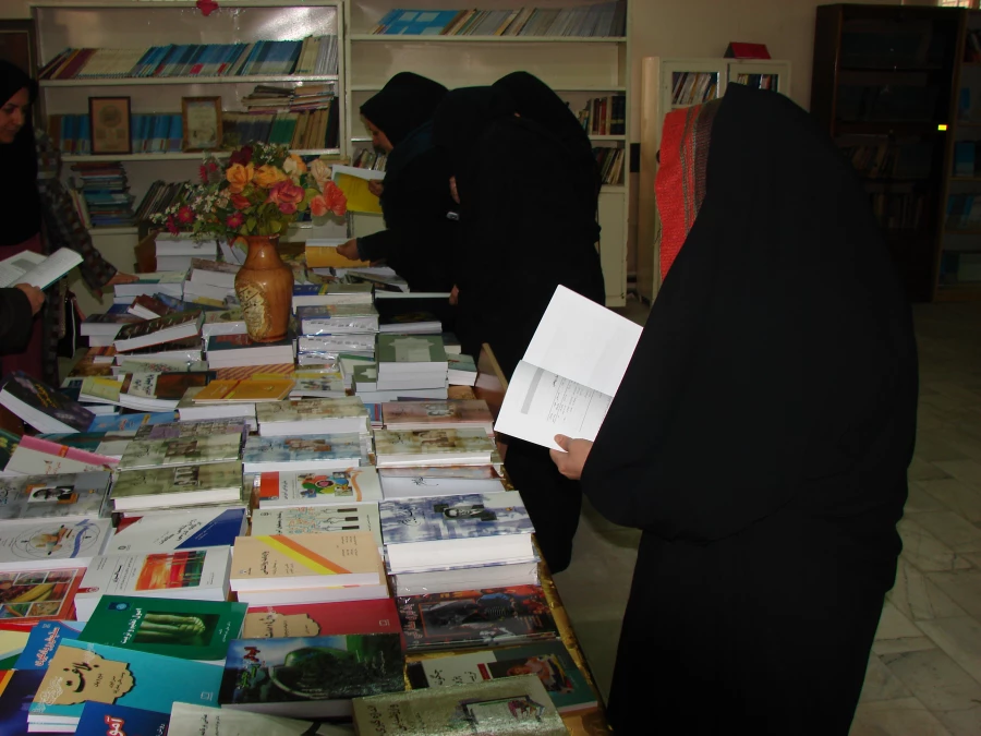 بازدید دبیران مدرسه فاطمیه از کتابخانه مرکز آموزش عالی شهید مطهری خوی 7