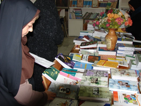 بازدید دبیران مدرسه فاطمیه از کتابخانه مرکز آموزش عالی شهید مطهری خوی 8