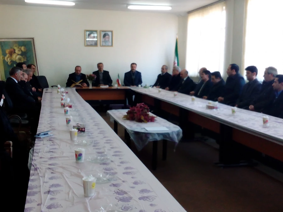 جلسه هم اندیشی و هماهنگی نیمسال دوم 95-94 4