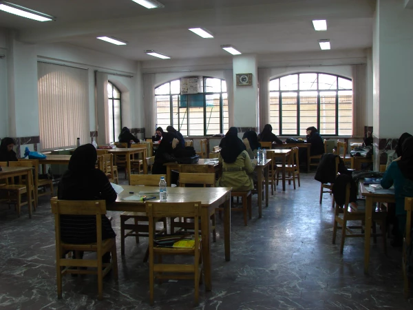 بازدید دانشجومعلمان رشته ادبیات فارسی از کتابخانه عمومی 2