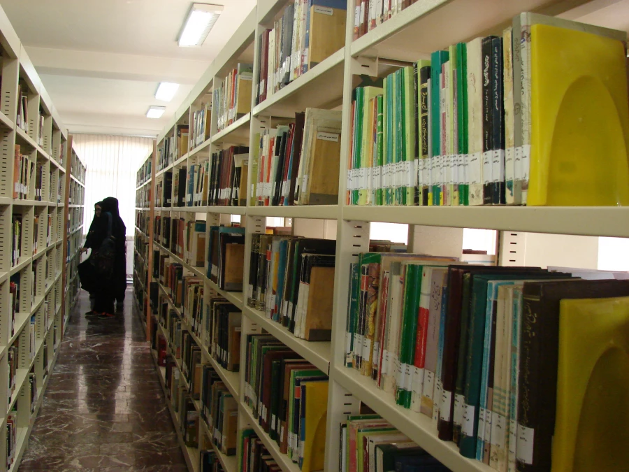 بازدید دانشجومعلمان رشته ادبیات فارسی از کتابخانه عمومی 4