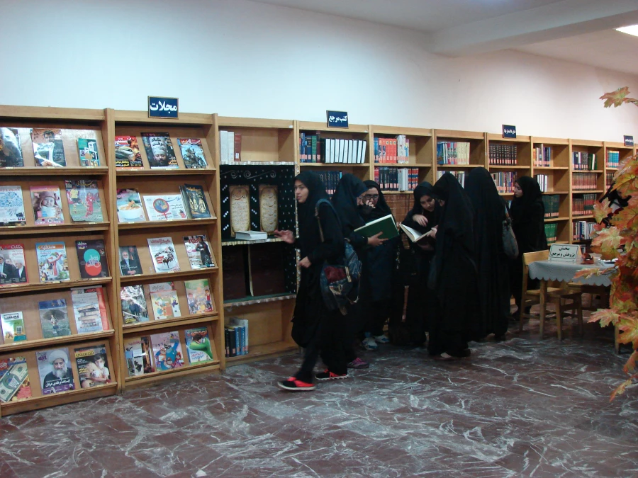 بازدید دانشجومعلمان رشته ادبیات فارسی از کتابخانه عمومی 5