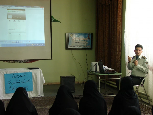 برگزاری جلسه ی نشست بصیرتی با حضور کارشناس پلیس فتا 2