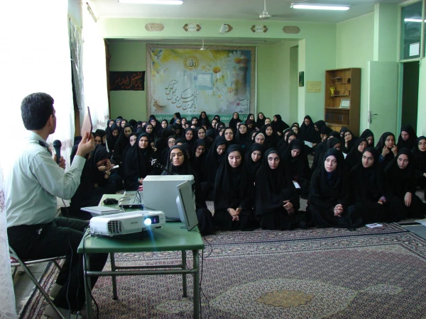 برگزاری جلسه ی نشست بصیرتی با حضور کارشناس پلیس فتا 4