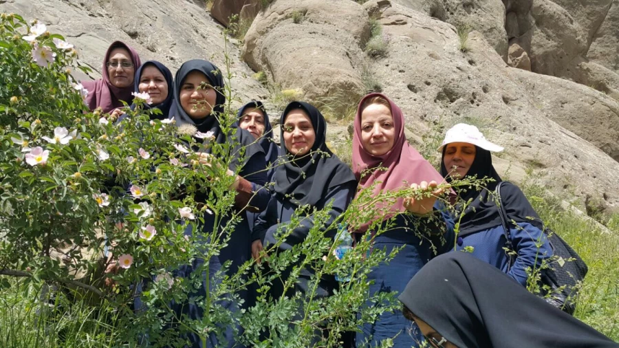 برگزاری اردوی علمی- سیاحتی و زیارتی دانشجویان کارشناسی ناپیوسته علوم تجربی به مناطق اطراف روستای سید تاج الدین 4