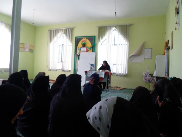 اهدای کمک های خیرخواهانه ی «کانون خیریه ی دستان سبز» دانشجویان مرکز به دانش آموزان بی بضاعت 2