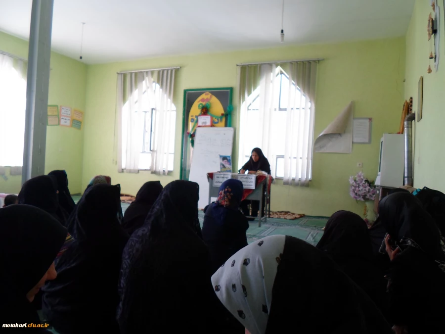 اهدای کمک های خیرخواهانه ی «کانون خیریه ی دستان سبز» دانشجویان مرکز به دانش آموزان بی بضاعت 2