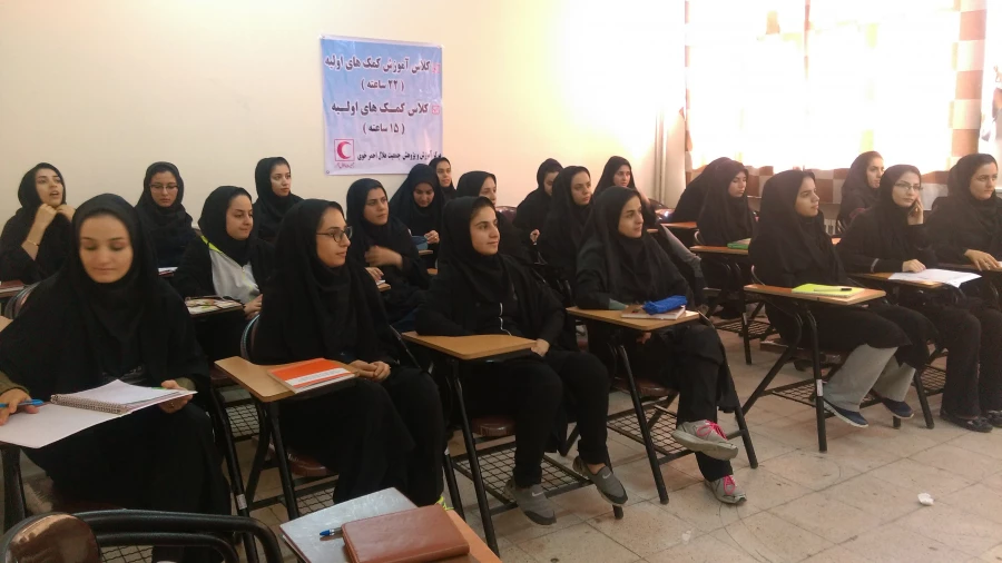 برگزاری دوره ی مقدماتی هلال احمر و کمک های اولیه به همت کانون هلال احمر دانشجویان مرکز 5