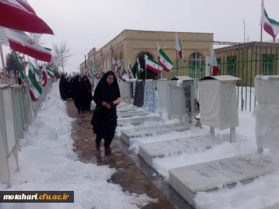 شرکت مسئولین و کارکنان مرکز در مراسم غبارروبی و گلباران مزار شهدا