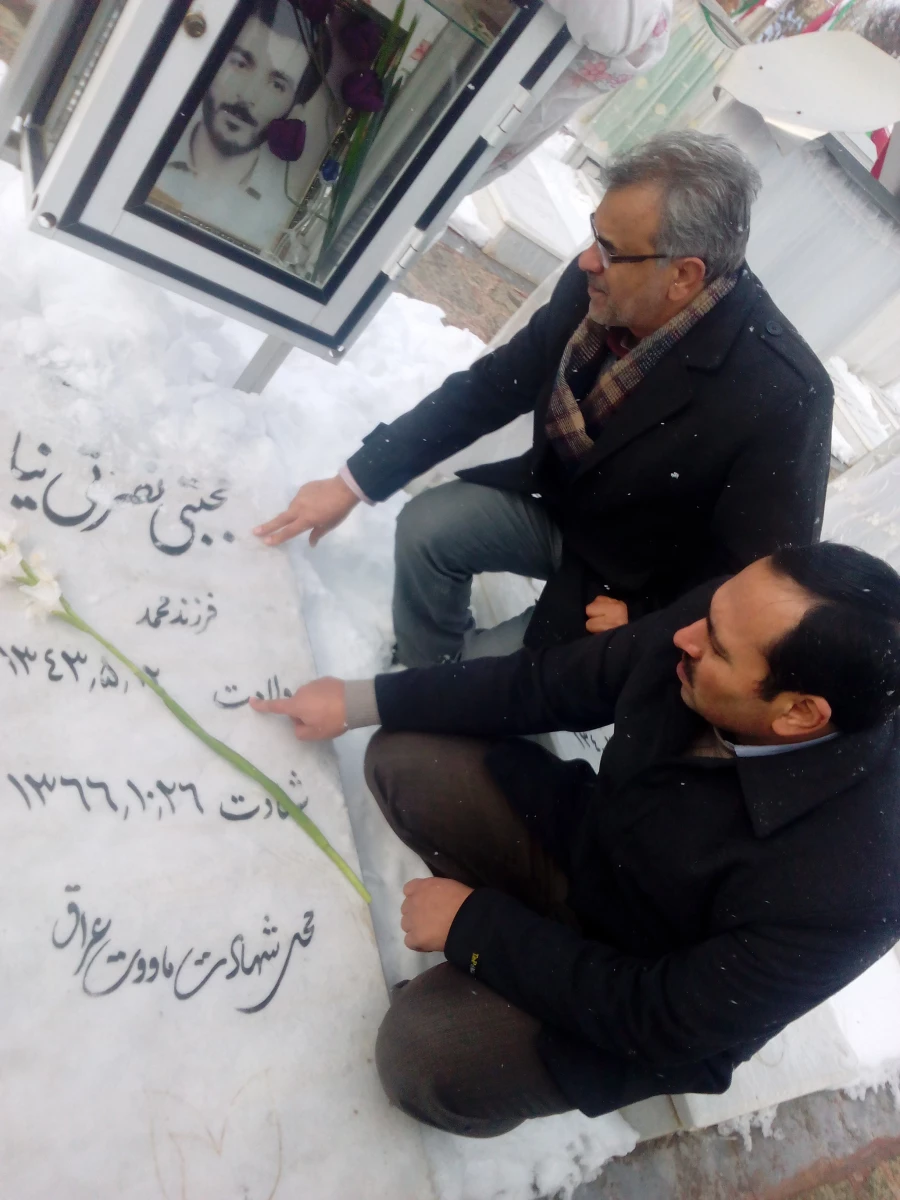 شرکت مسئولین و کارکنان مرکز در مراسم غبارروبی و گلباران مزار شهدا  4