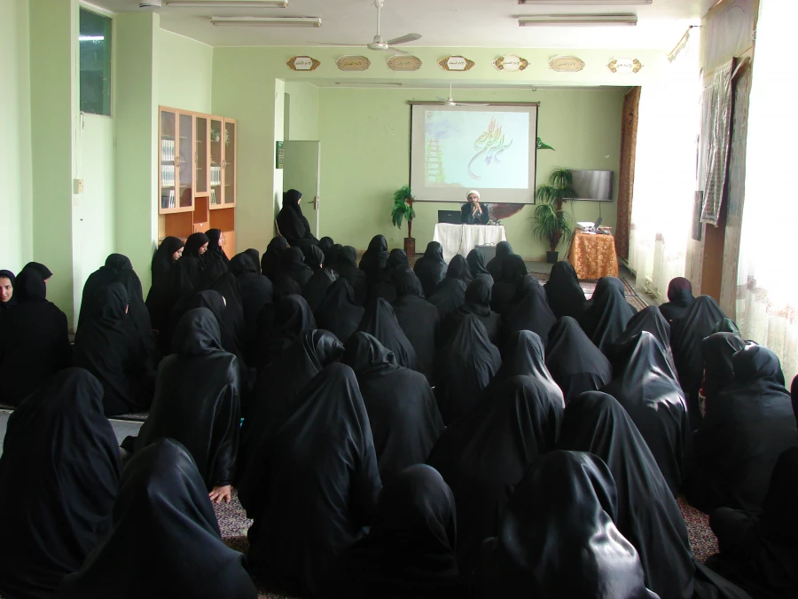 برگزاری نشست فرهنگی با موضوع «سبک زندگی فاطمی» به مناسبت ایام شهادت ام الائمه حضرت زهرا(س) 4