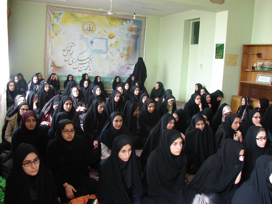 برگزاری نشست فرهنگی با موضوع «سبک زندگی فاطمی» به مناسبت ایام شهادت ام الائمه حضرت زهرا(س) 5