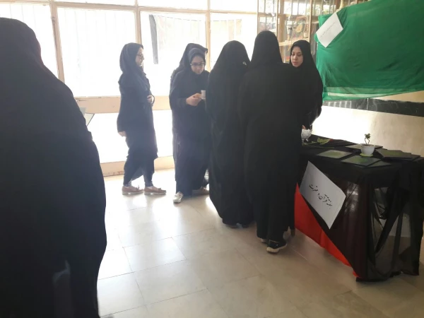 برپایی ایستگاه صلواتی به مناسبت  گرامیداشت هفته قرآن و عترت 2