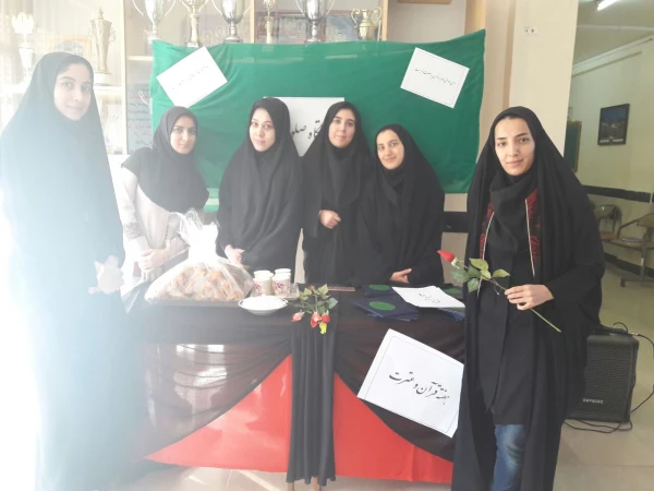 برپایی ایستگاه صلواتی به مناسبت  گرامیداشت هفته قرآن و عترت 3