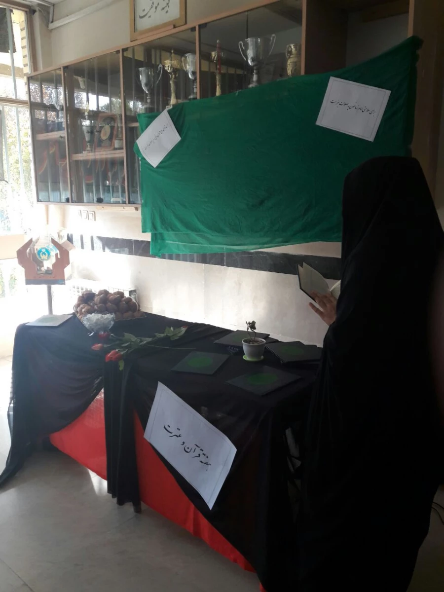 برپایی ایستگاه صلواتی به مناسبت  گرامیداشت هفته قرآن و عترت 4