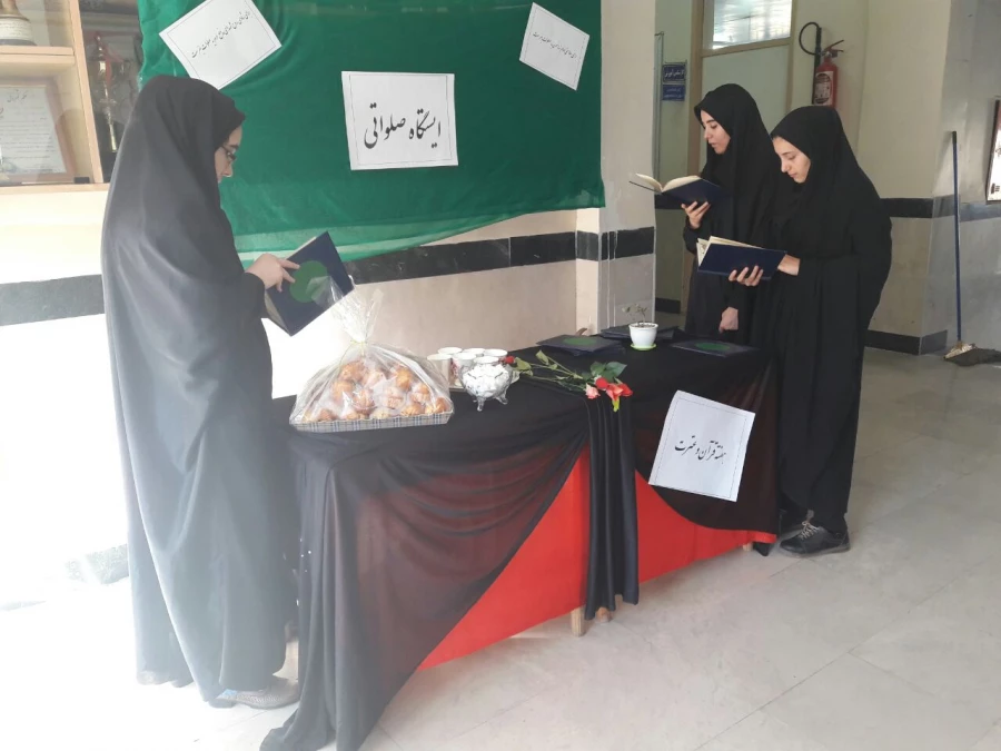 برپایی ایستگاه صلواتی به مناسبت  گرامیداشت هفته قرآن و عترت 5