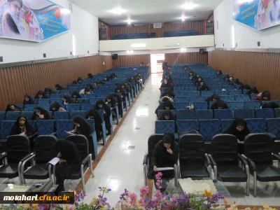 شرکت دانشجویان در مسابقه کتابخوانی  به مناسبت هفته بسیج