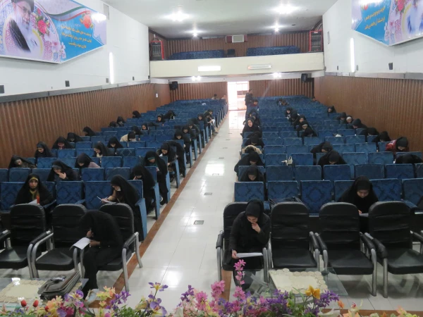 شرکت دانشجویان در مسابقه کتابخوانی  به مناسبت هفته بسیج 2