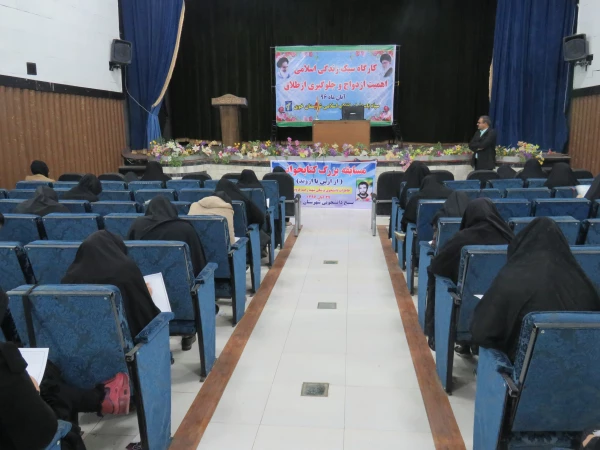 شرکت دانشجویان در مسابقه کتابخوانی  به مناسبت هفته بسیج 3