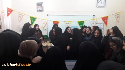 استقبال از دهه فجر با برپایی نمایشگاهی از آثار نقاشی و هنرهای دستی دانشجویان