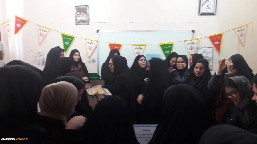 استقبال از دهه فجر با برپایی نمایشگاهی از آثار نقاشی و هنرهای دستی دانشجویان 2