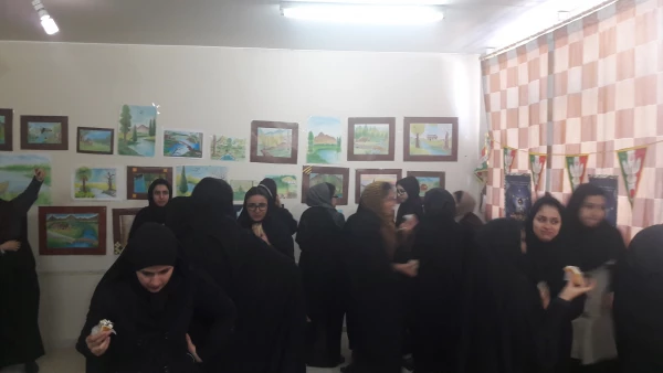استقبال از دهه فجر با برپایی نمایشگاهی از آثار نقاشی و هنرهای دستی دانشجویان 3