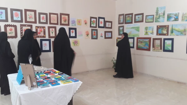 استقبال از دهه فجر با برپایی نمایشگاهی از آثار نقاشی و هنرهای دستی دانشجویان 6