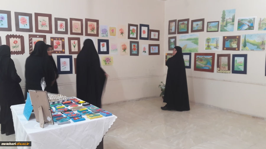 استقبال از دهه فجر با برپایی نمایشگاهی از آثار نقاشی و هنرهای دستی دانشجویان 6