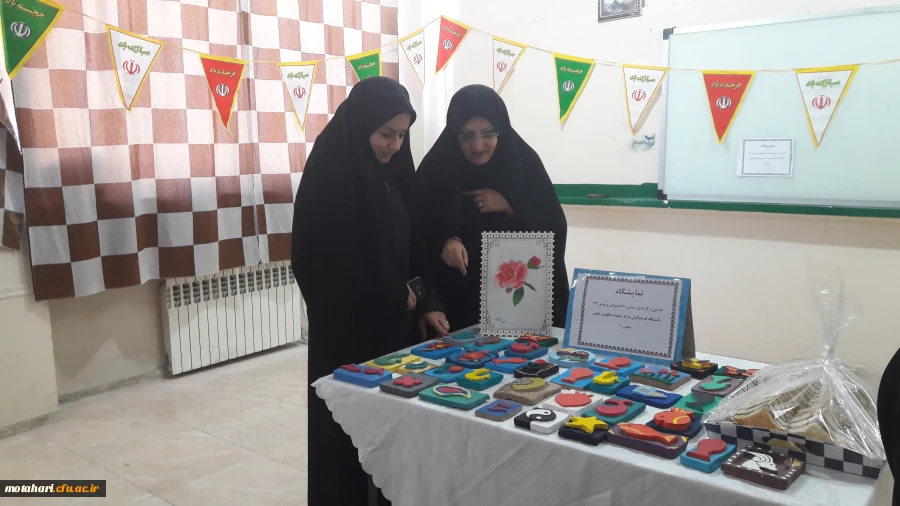 استقبال از دهه فجر با برپایی نمایشگاهی از آثار نقاشی و هنرهای دستی دانشجویان 7