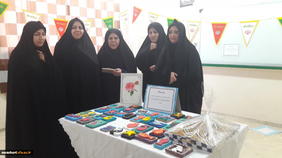 استقبال از دهه فجر با برپایی نمایشگاهی از آثار نقاشی و هنرهای دستی دانشجویان 8