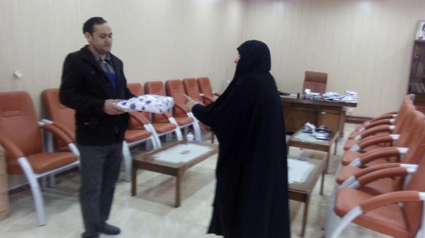 دیدار صمیمانه مسئول مرکز و تبریک سال نو همراه با اهداء عیدی و کادو 2