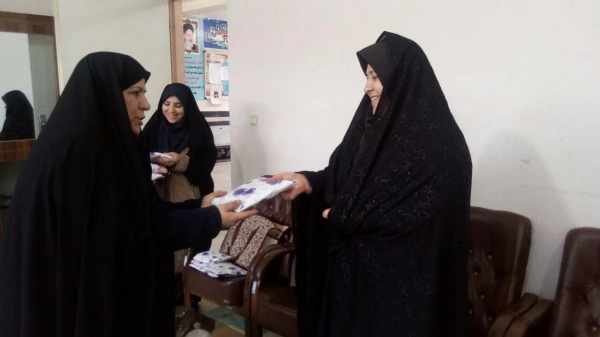 دیدار صمیمانه مسئول مرکز و تبریک سال نو همراه با اهداء عیدی و کادو 3