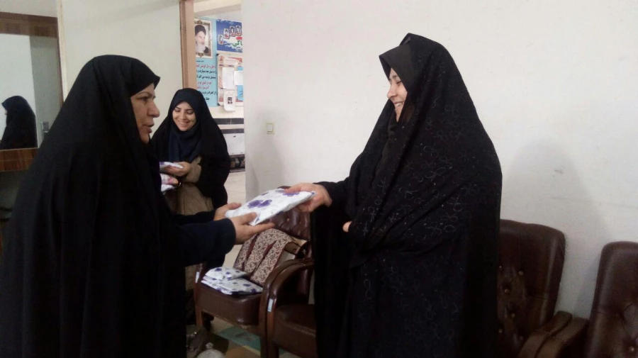 دیدار صمیمانه مسئول مرکز و تبریک سال نو همراه با اهداء عیدی و کادو 3